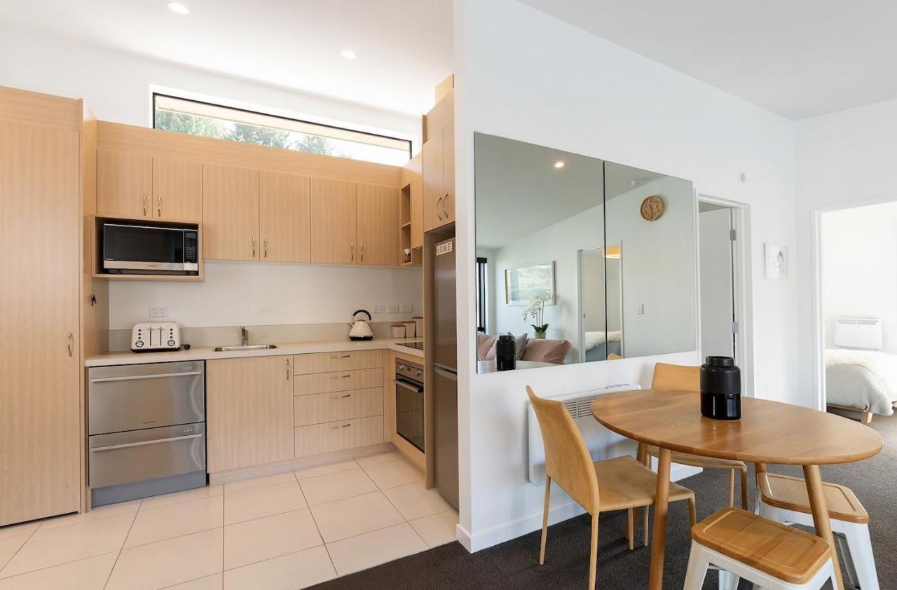 'Lakelife' Lake Front Apartment Queenstown Eksteriør billede